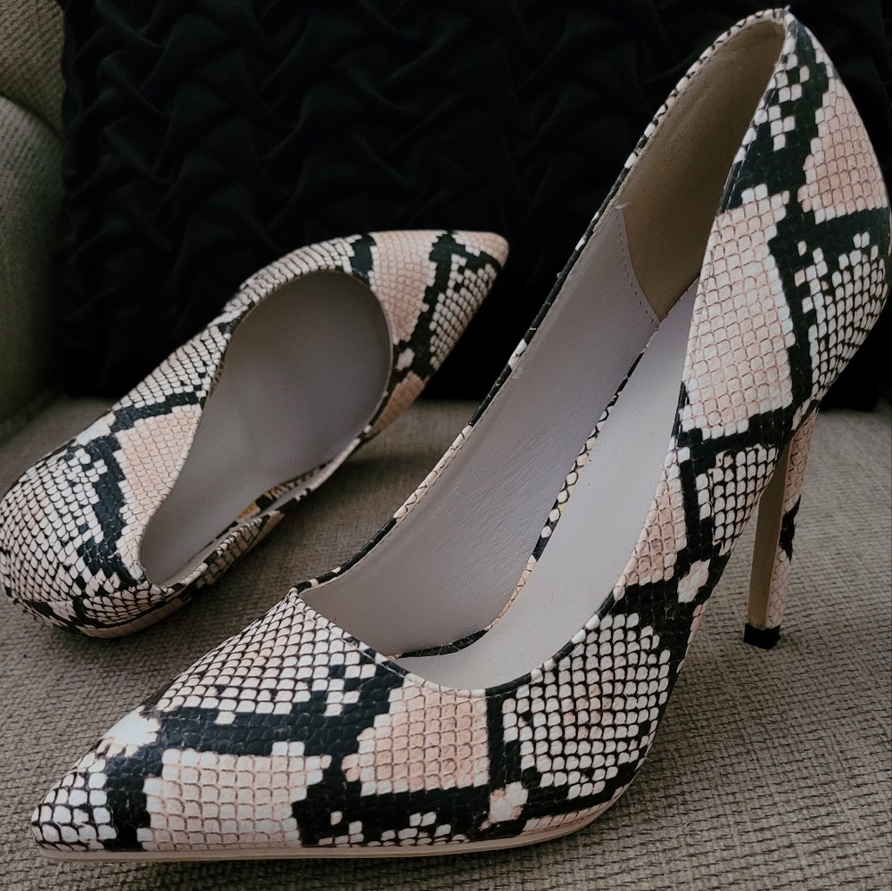 NEUTRAL SNAKE PRINT POINTED PUMPS